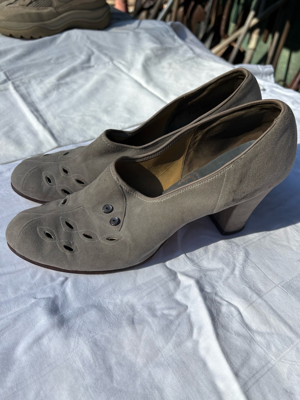Women's Antique Heels